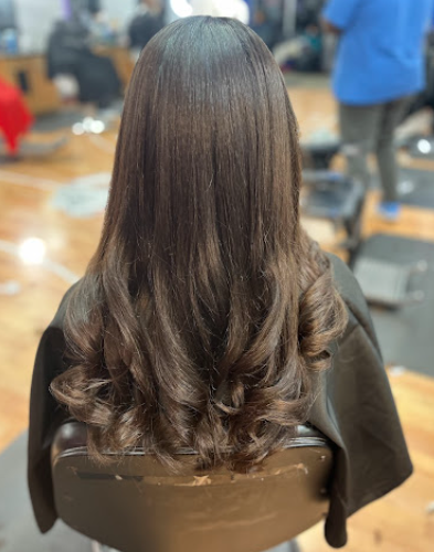 Silk press finish — smooth curls by Felicia
